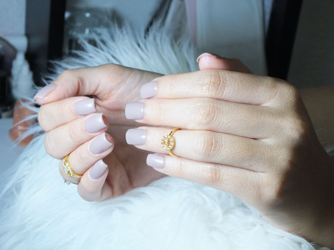 The Aura Nails Trend and How to Try Them at Home